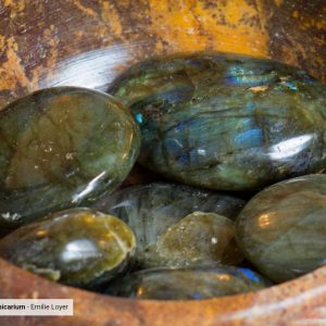 Labradorite – Pierre des thérapeutes : protection et intuition
