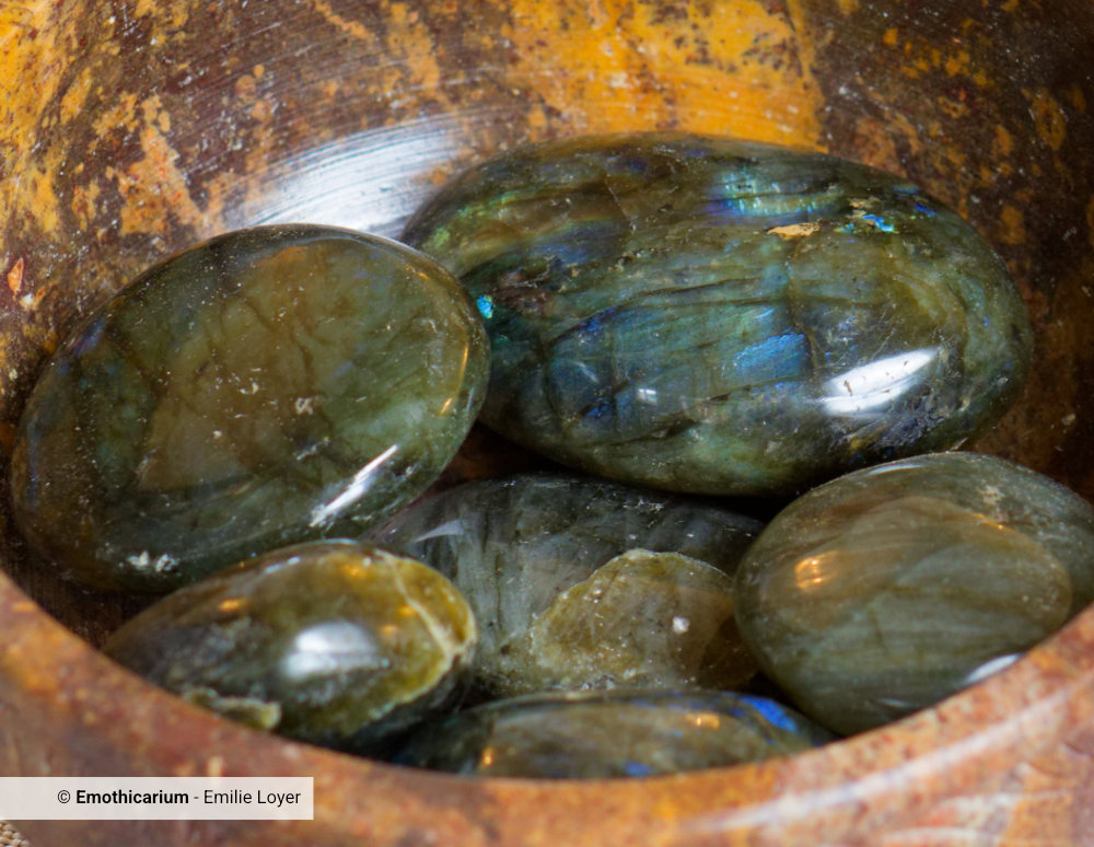 Labradorite – Pierre des thérapeutes : protection et intuition