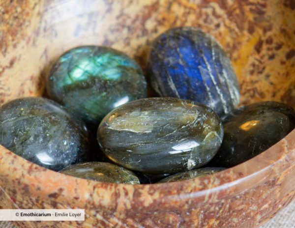 Labradorite – Pierre des thérapeutes : protection et intuition – Image 2
