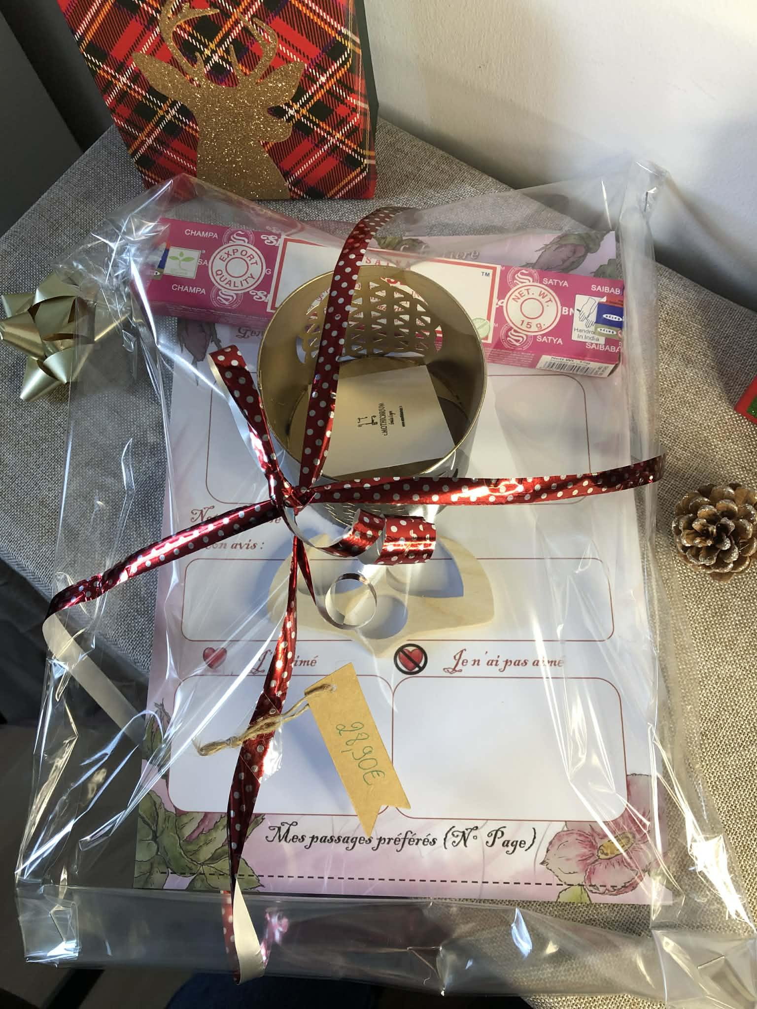 Coffret Lecture & Douceur : Carnet de lecture, Bougeoir, Encens à la rose & Bague de lecture – Image 4