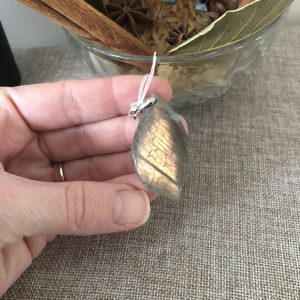 🌿 Pendentif en labradorite