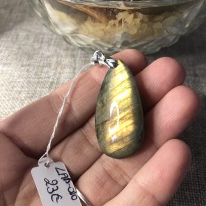 🌿 Pendentif en labradorite