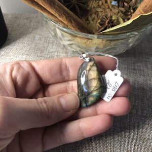 🌿 Pendentif en labradorite