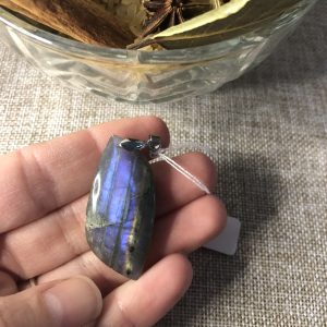 🌿 Pendentif en labradorite