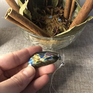 🌿 Pendentif en labradorite